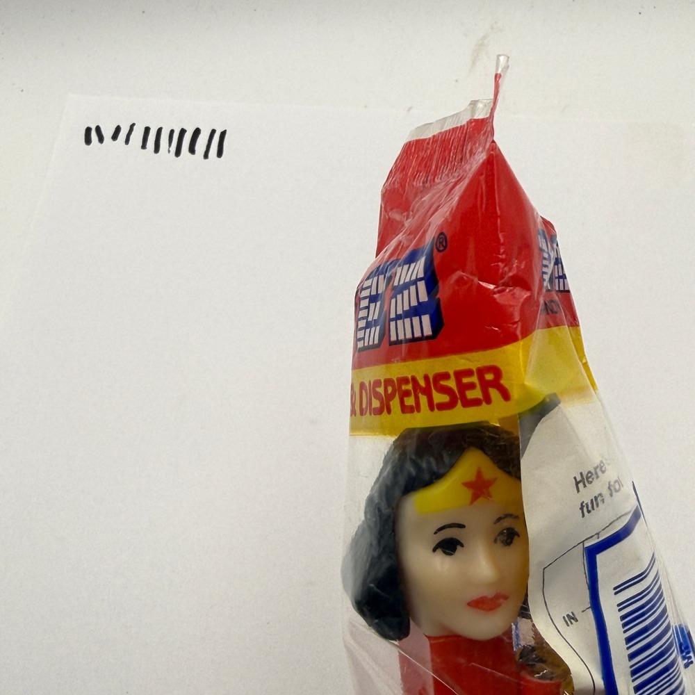PEZ Candy Dispenser New Wonder Woman DC Comics Superhero Red Stem Sealed Bag - Picture 2 of 3